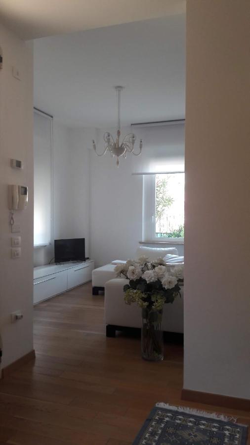 Appartamento In Villa Pesaro Bagian luar foto