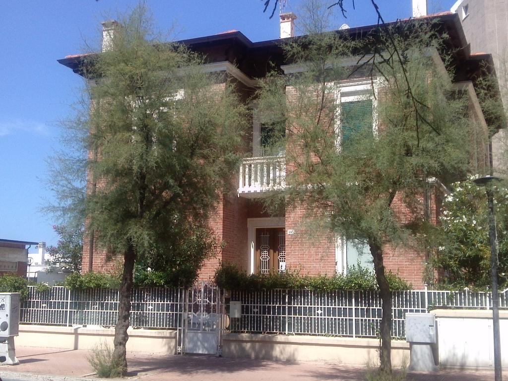 Appartamento In Villa Pesaro Bagian luar foto