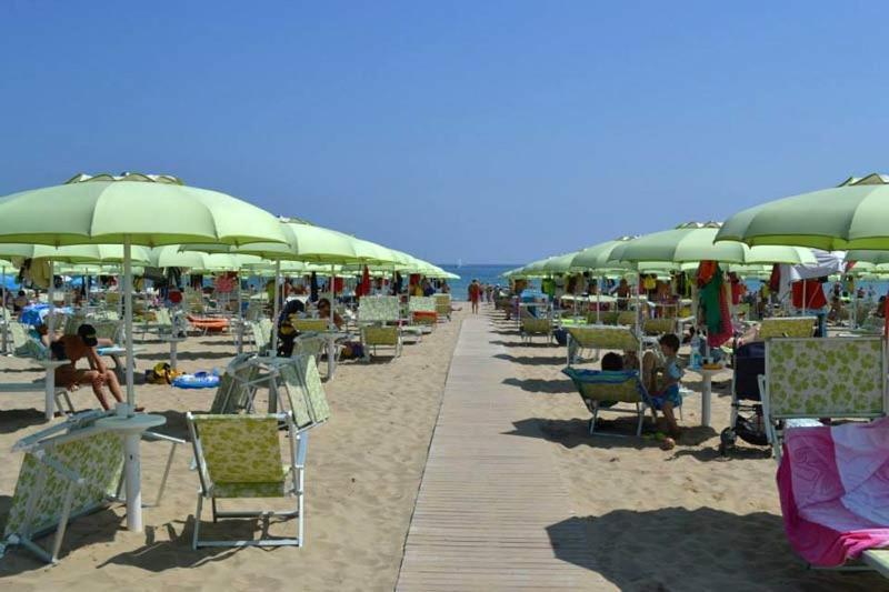 Appartamento In Villa Pesaro Bagian luar foto