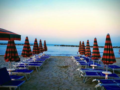 Appartamento In Villa Pesaro Bagian luar foto