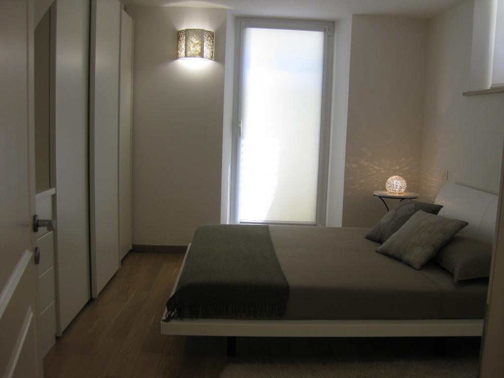 Appartamento In Villa Pesaro Ruang foto