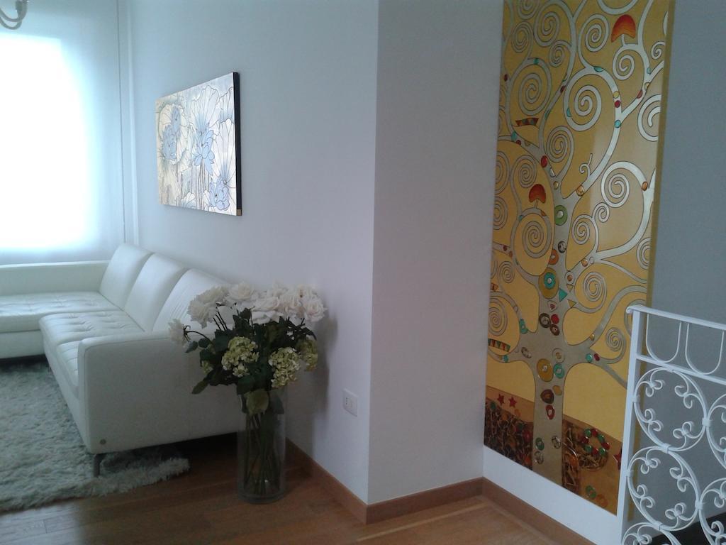 Appartamento In Villa Pesaro Ruang foto