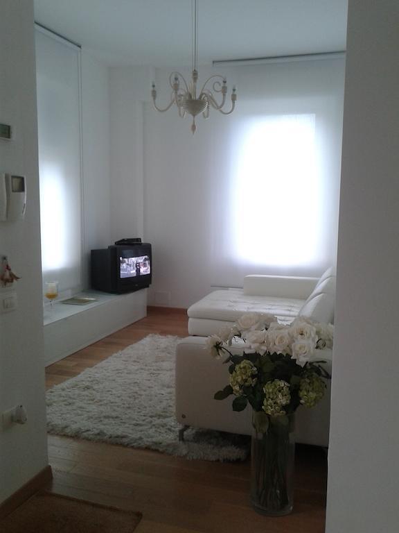 Appartamento In Villa Pesaro Ruang foto